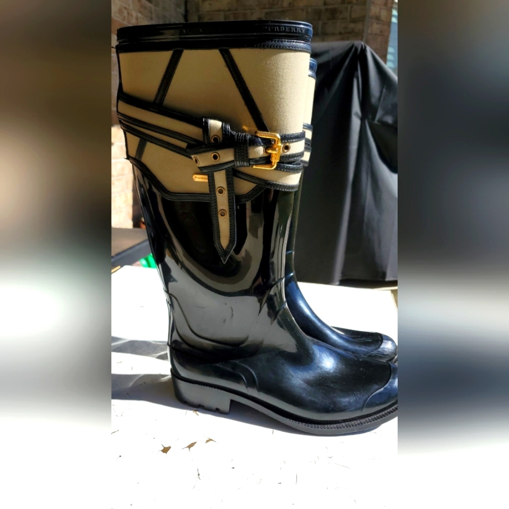 Burberry rainboots